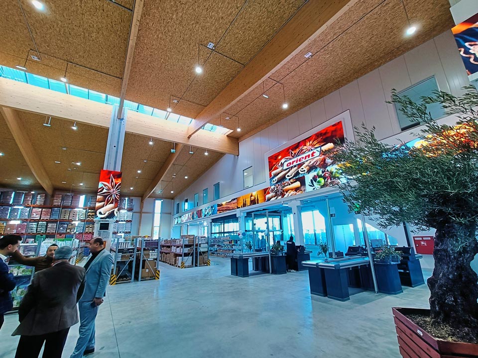 21 m² LED wall and a 43 m² LED powered by Giada digital signage player