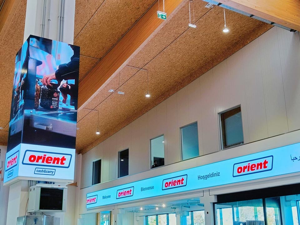 A width of over 16,000 pixels LED powered by Giada D612 digital signage player